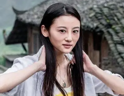 |她5年拍了近60部剧，26岁全身溃烂病死床头，被家人“吸血”多年