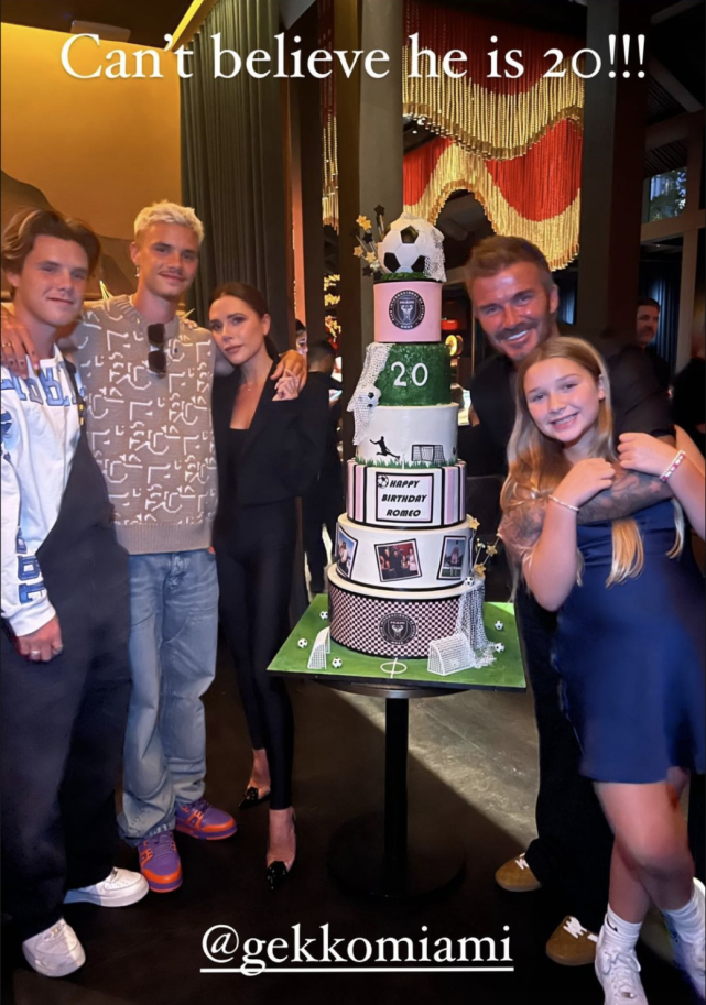 贝克汉姆|家庭矛盾激化，贝克汉姆全家为次子庆生，大合影中独缺大哥大嫂