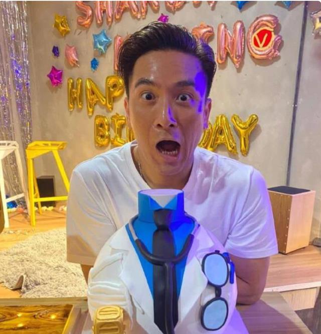 参观马国明的豪宅,家里墙面还是水泥的,装修太随意了