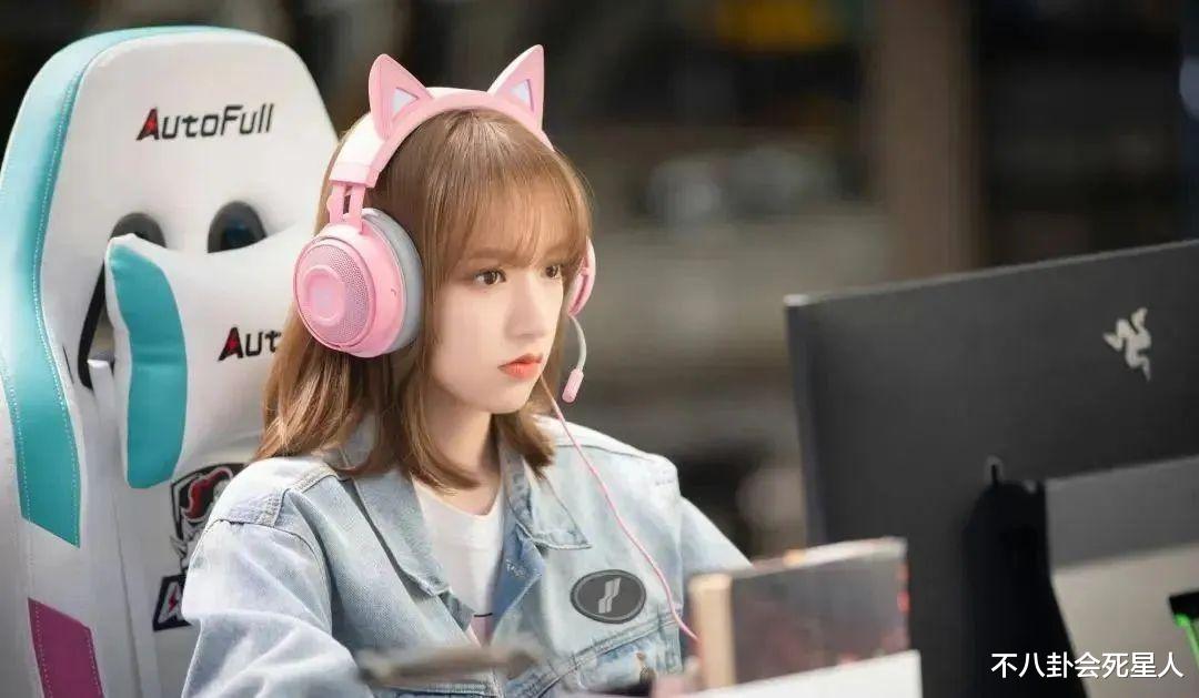 安妮·海切|平日漂亮灵动，一演戏就成木头扑克脸，这几位“花瓶”女星真尴尬