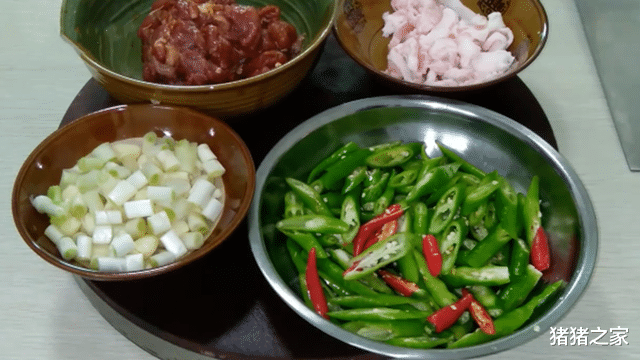 湖南的辣椒炒肉为啥那么好吃？开胃解馋又下饭，厨房小白也能学会