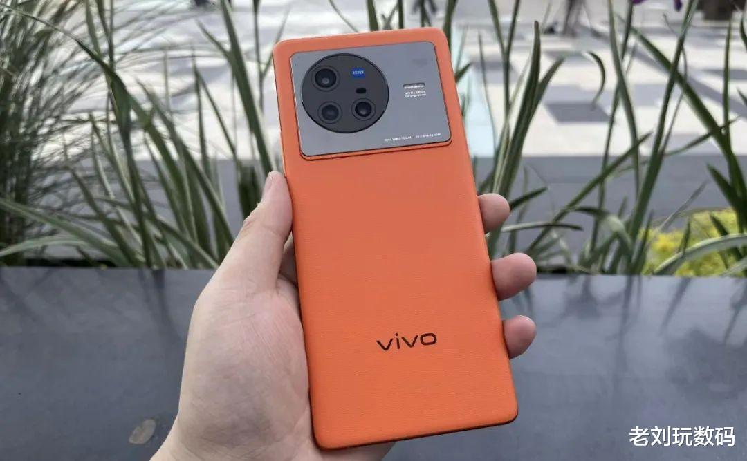 iqoo10|同为3699元，IQOO 10和vivo X80买哪款好呢？