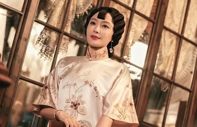 秦岚|秦岚因《传家》成理想媳妇,43岁如何保持颜值?直言中年后更勤奋