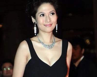 沈星|沈星：与知名导演在寓所逗留8小时！富豪丈夫转身离婚，前途尽毁