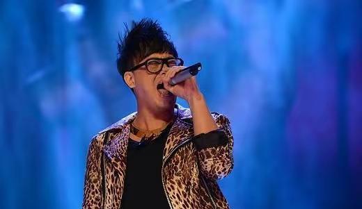 金润吉|《闪光的乐队》中的金润吉,还是韩国选秀节目的总冠军,曾经很红