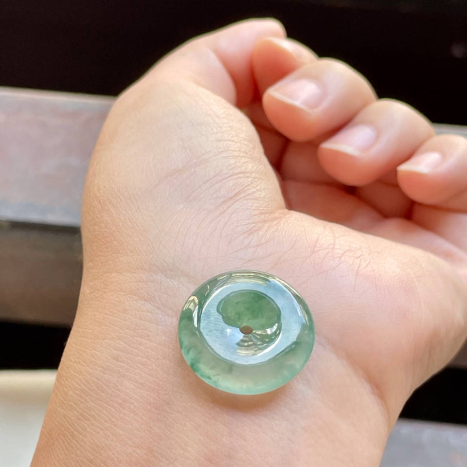 翡翠|翡翠平安扣脏了以后，我真的害怕用水清洗！