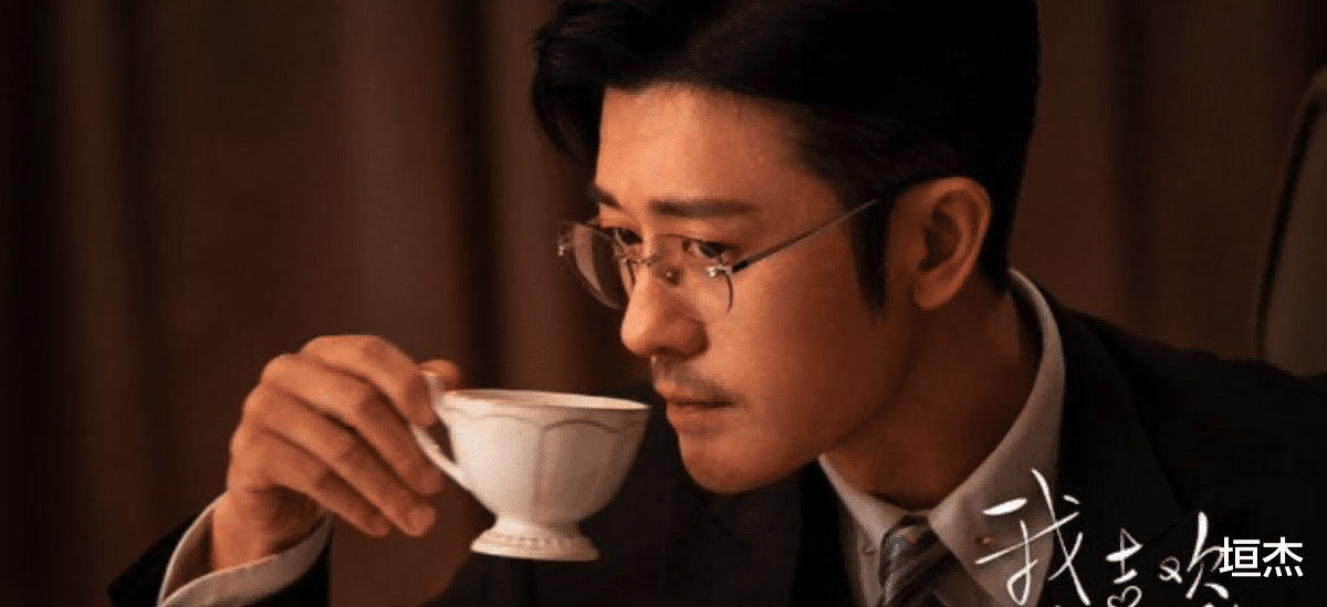 王一博|戴眼镜也好看的18位男星:肖战斯文、王一博惊艳、杨洋冷峻