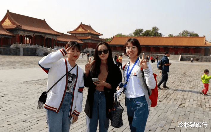 西安5女子到河南旅游,点“4菜2汤1酒”花费上千元,网友:坑!