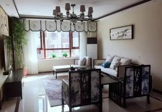 参观朋友的新家,这新房算是毁了,装得跟灵堂一样,不信大家瞧!