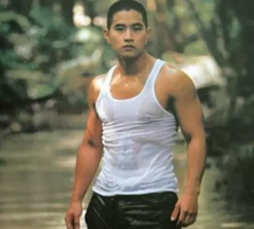 刘承俊|为拒服兵役入美国籍,韩国男星遭举国封杀,如今却在我国捞金