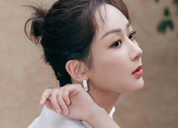 杨紫|杨紫，她的天赋是毋庸置疑的，努力程度也无可厚非