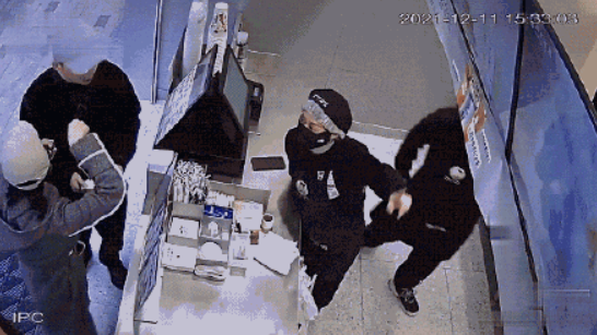 周迅|周迅带男友回老家见父母!挽手热聊太甜蜜,男方主动收拾行李