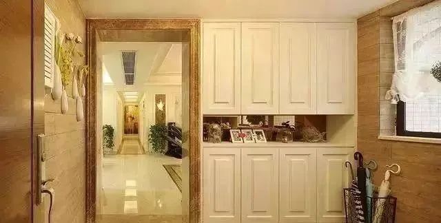 新房刚入住,朋友上门来参观,走进客厅一看都夸太漂亮了!