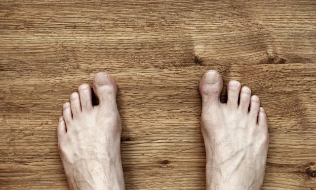 肝脏|肝若不好，手脚可能提前亮起4个“红灯”，早知，早养，早好