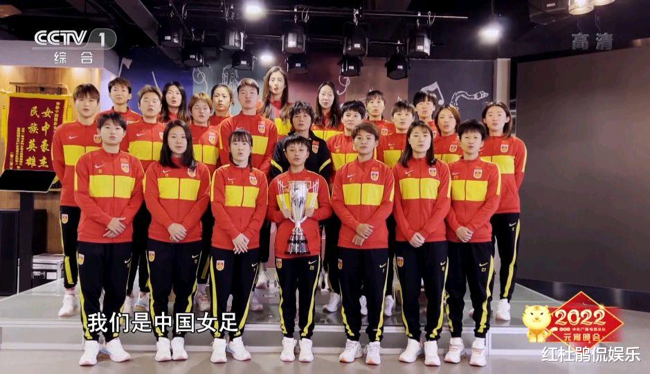 冰墩墩|央视元宵晚会亮点与槽点总结,虚拟歌手上蹿下跳,顶流冰墩墩抢镜