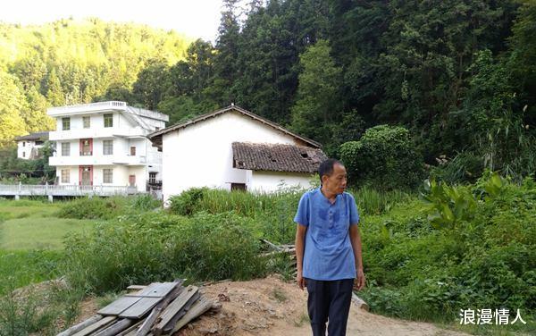 1998年,父亲卷入毒杀案含冤入狱,她为申冤43岁未婚,终替父昭雪