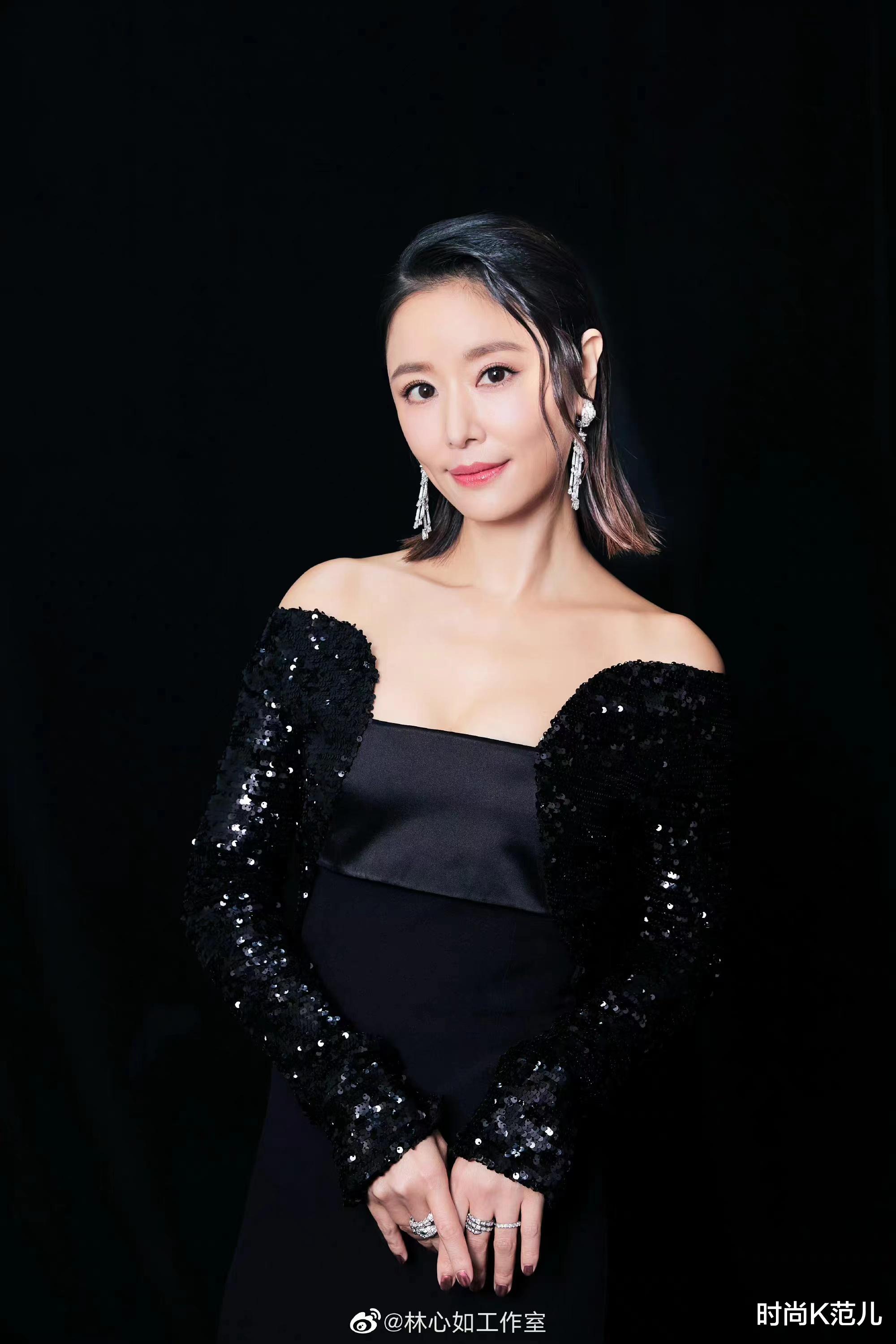 林心如|林心如金钟奖演绎两款发型，披肩直发温柔恬静，油发背头气场十足