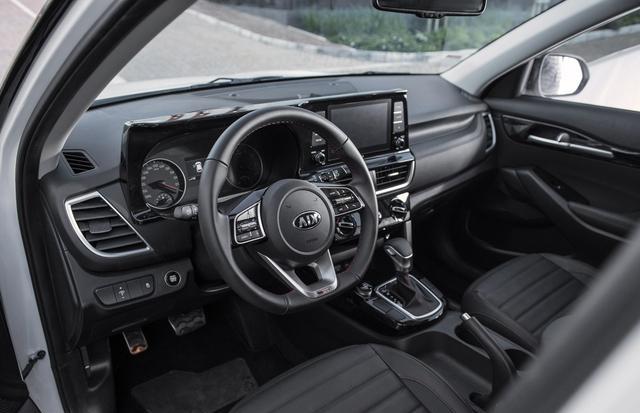 新起亚SUV实车上路,售价11.8万配2.0引擎+CVT,外观精致碾压逍客