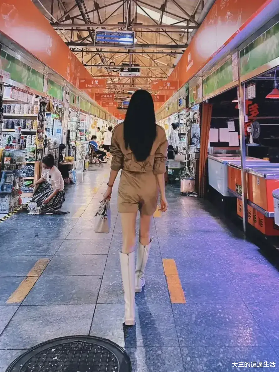 张颖颖|前两天大S和具俊晔又秀了一把恩爱，新女友张颖颖逛菜市场下厨？