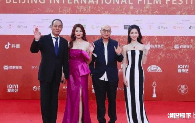 张光北|张光北真是艳福不浅，妻子半老徐娘仍风情万种，两人同框恩爱粘人！