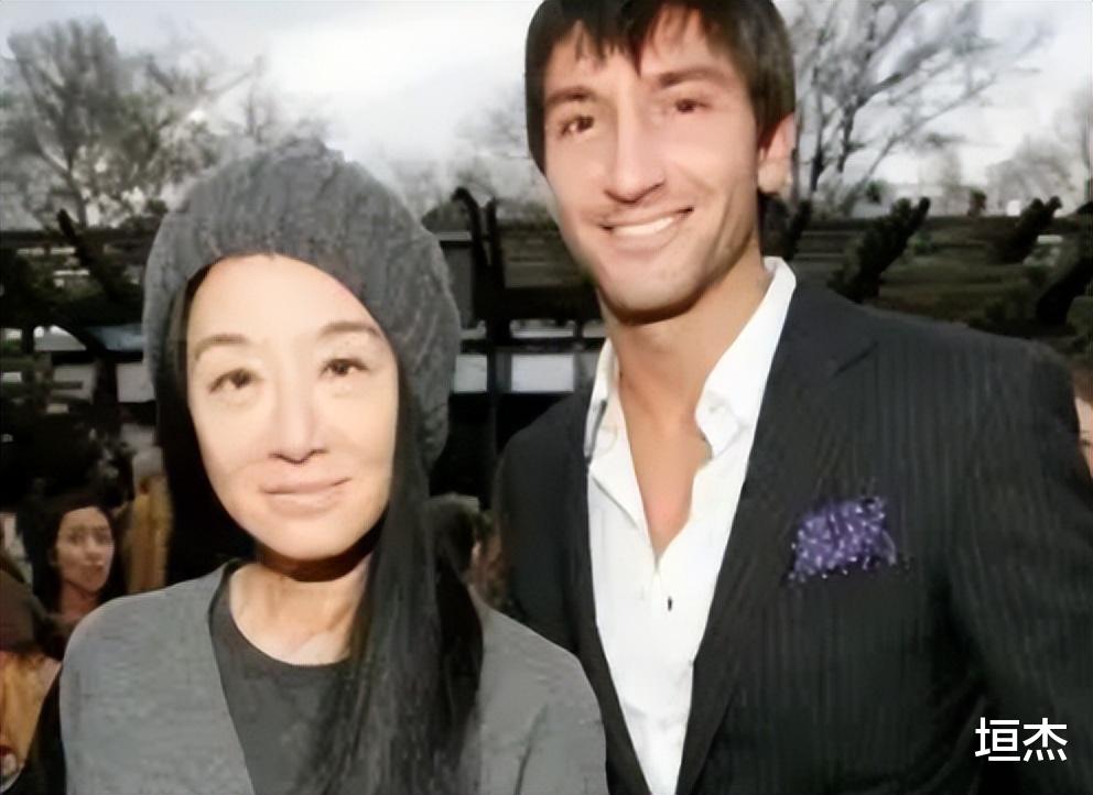 冻龄|“婚纱女王”王薇薇：坐拥40亿身家，72岁冻龄，牵手小鲜肉引争议