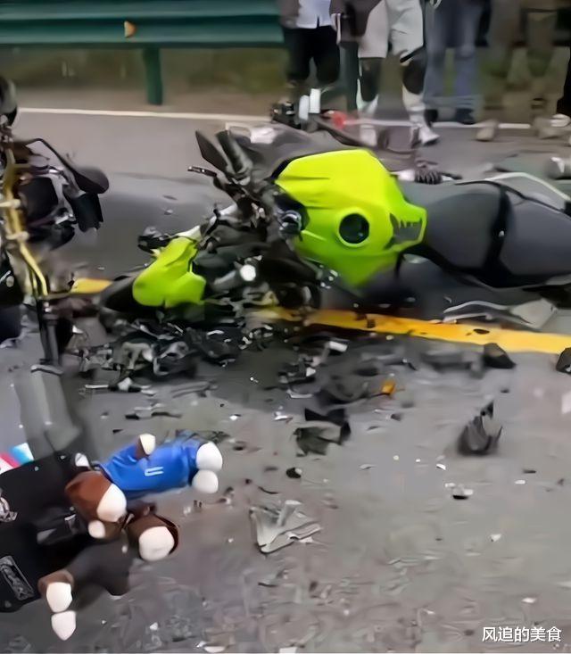 网红女骑事件,请大家在愤怒之余,更要深刻反思