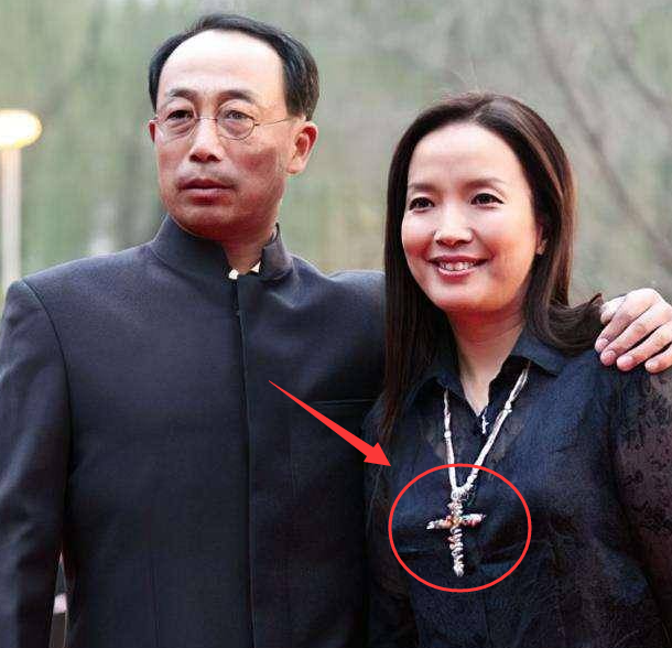 教会|接连不断：当长老，进教会，庆美国，悼安倍！吕丽萍夫妇账号被封禁是真活该