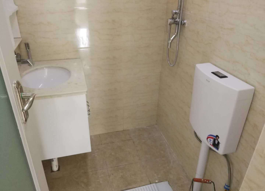 媳妇不听劝硬要买顶楼房子,如今装修好爱上了天台,亲戚夸有眼光