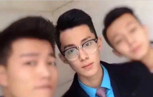 王鹤棣|王鹤棣真是宝藏男孩,曾做过空少和军训教官,他还有多少惊喜?