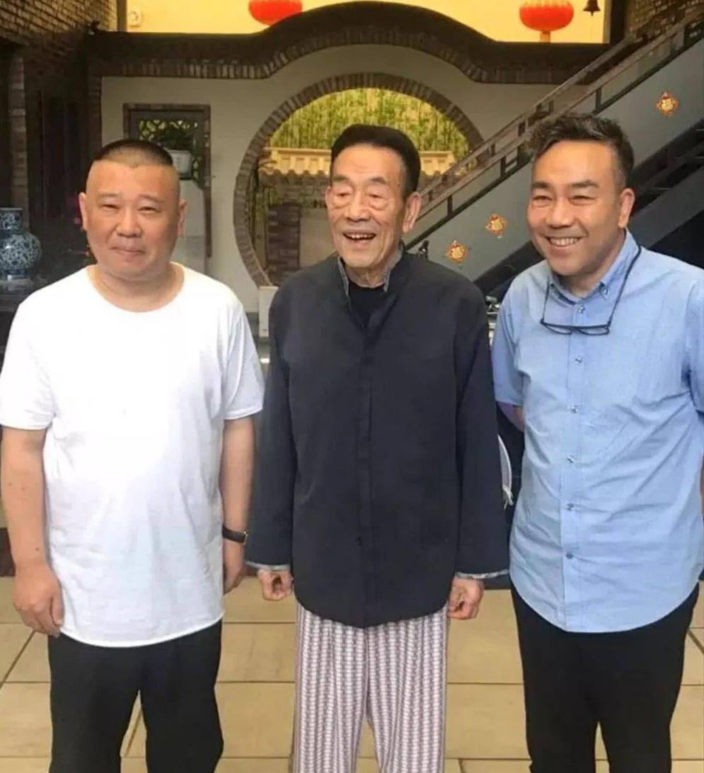 杨少华|唐山事件后续！90岁杨少华看打人视频后气得发抖，喊话要千刀万剐