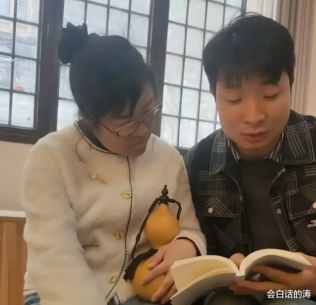 余秀华|余秀华大胆秀“私生活”，称将小男友当儿子养，网友：丢人现眼