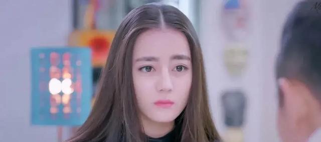 吴谨言 瘦到脸颊凹陷、背部“坑洼”,求女星们别再瞎减肥了