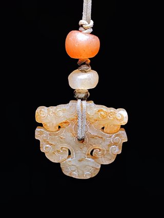 和田玉籽料|明以前 熟坑 和田玉籽料 双龙兽面纹 挂件