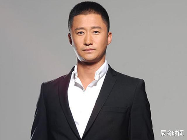 吴京|周润发替身已经很像了,看了吴京的替身,才是真正的“真假难辨”