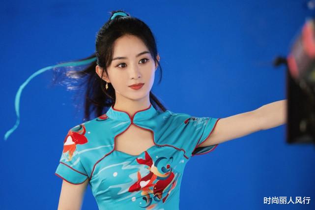 赵丽颖|赵丽颖美食大片造型封神！穿旗袍颜值狂飙，这身造型赢了时尚大片