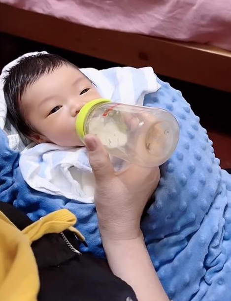 陈山|“外星人”陈山喜得一子,头发黑亮大小眼明显,网友:快去验DNA