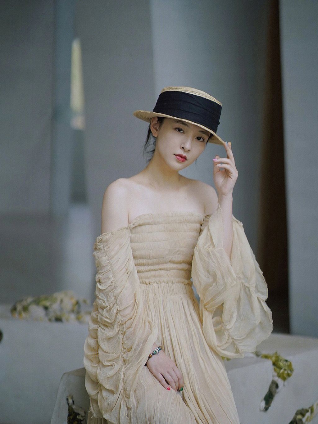 吴倩|吴倩是仙女下凡吧？穿裙子拍照整个人好水灵，离婚后果然更美了