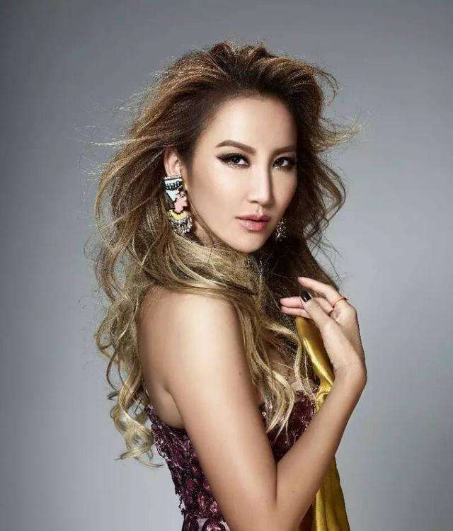 李玟|47岁李玟百花奖跑调后续！亲自发文道歉解释原因，态度相当诚恳