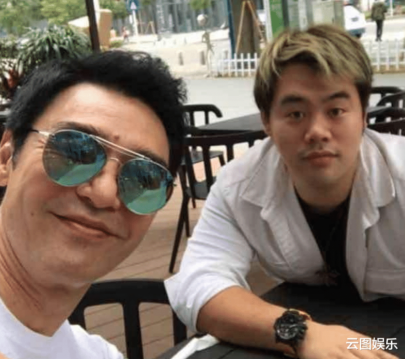 章小蕙|钟镇涛儿子情人节送花给章小蕙,破母子不和传闻,还与女友秀恩爱