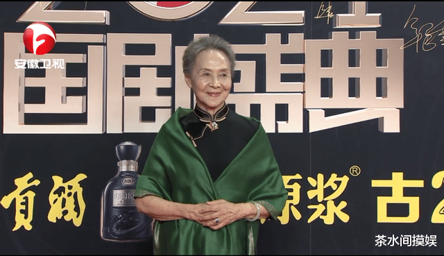 杨紫琼|拼打戏、玩唱跳、身材婀娜…这5位年到60的女星一个比一个“卷”