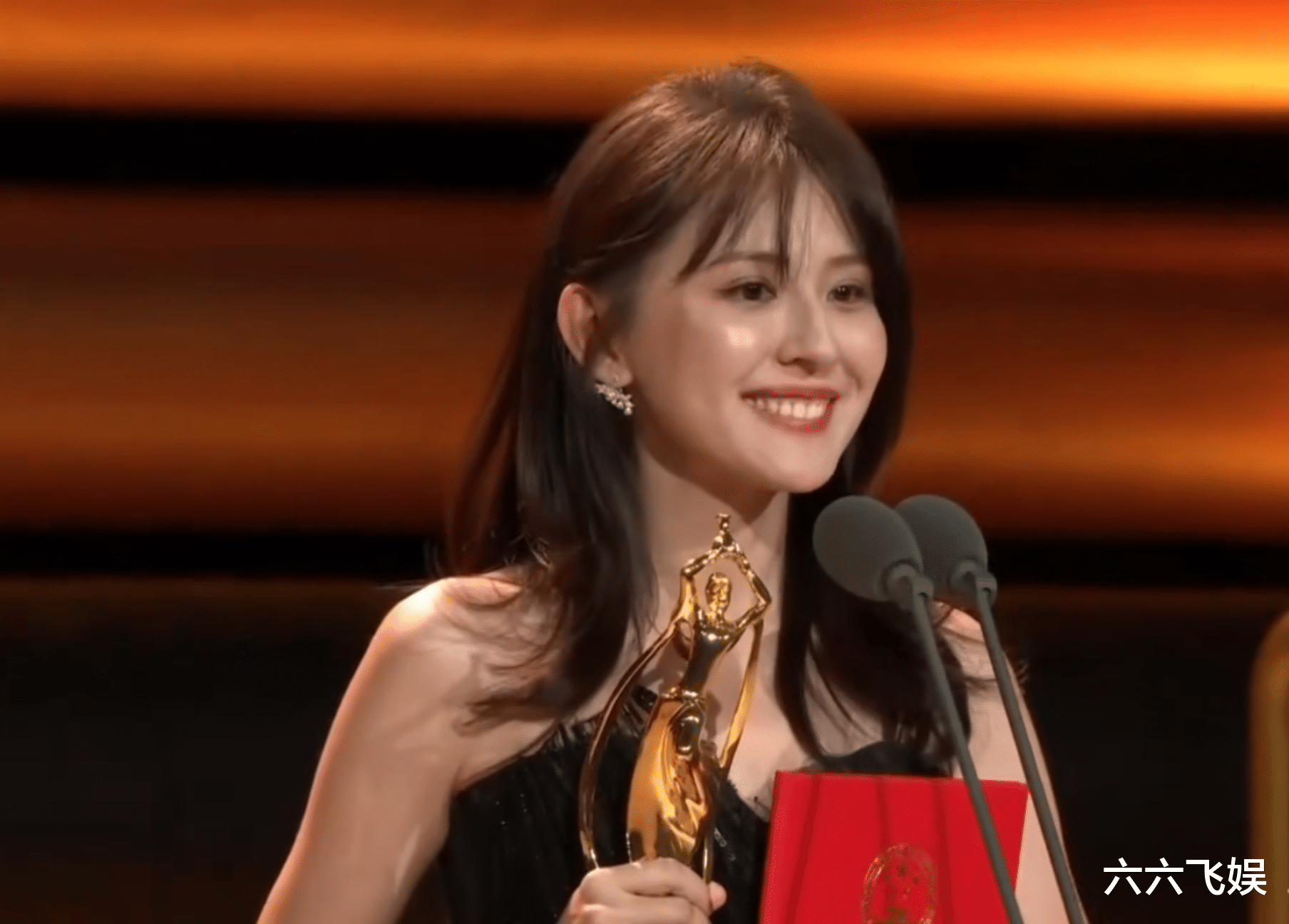 热依扎|热依扎成首位“85后飞天奖视后”，领奖感谢月嫂，孙俪在台下哭