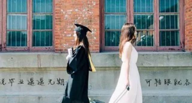 求职|“毕业就离开，女儿就这样回报”？父母直言后悔，引发热议