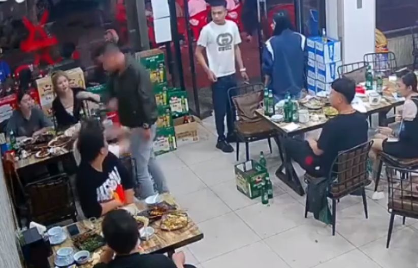 佟丽娅|唐山事件男主账号被扒!长相油腻生活奢靡,一天涨粉十万引热议