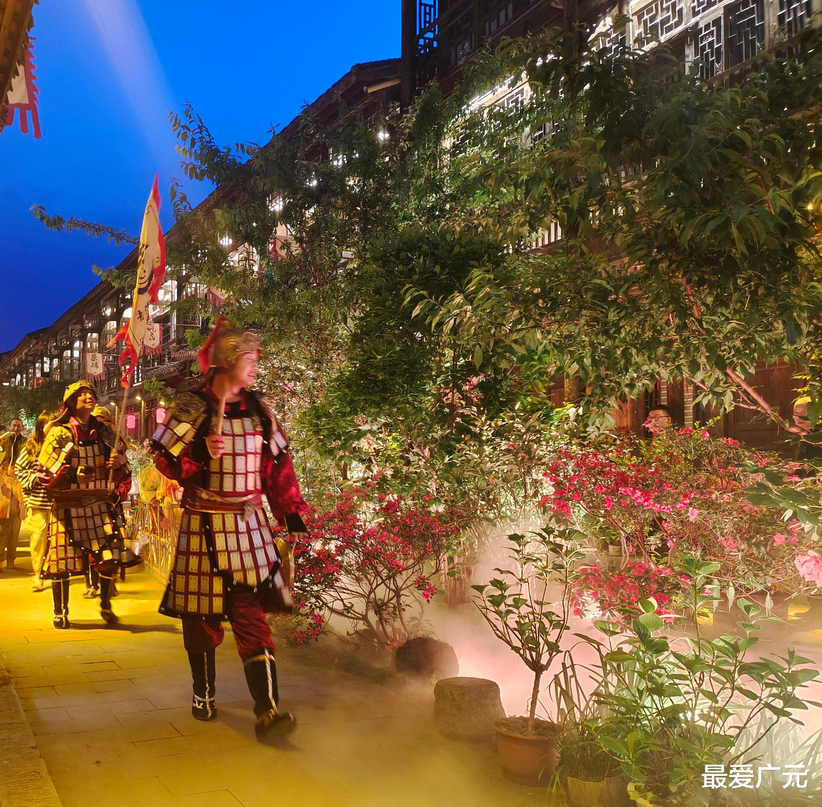 古镇|夜游青溪古城，难得的闲适与从容，冒雨游玩，一起来看看！
