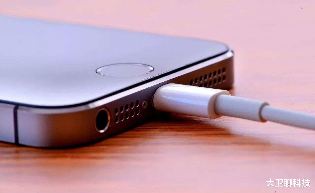 苹果|手机充电至100%是错的？培养正确的充电习惯，手机能多用两三年