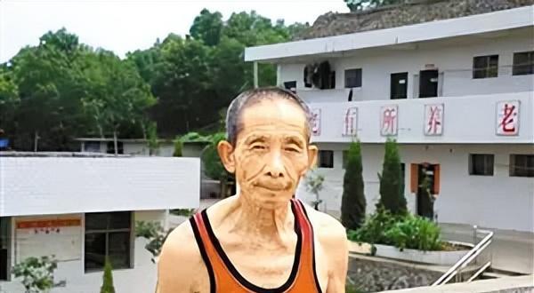 回顾:14年前,69岁老汉持刀抢劫求入狱,只为养老,后来怎样了?