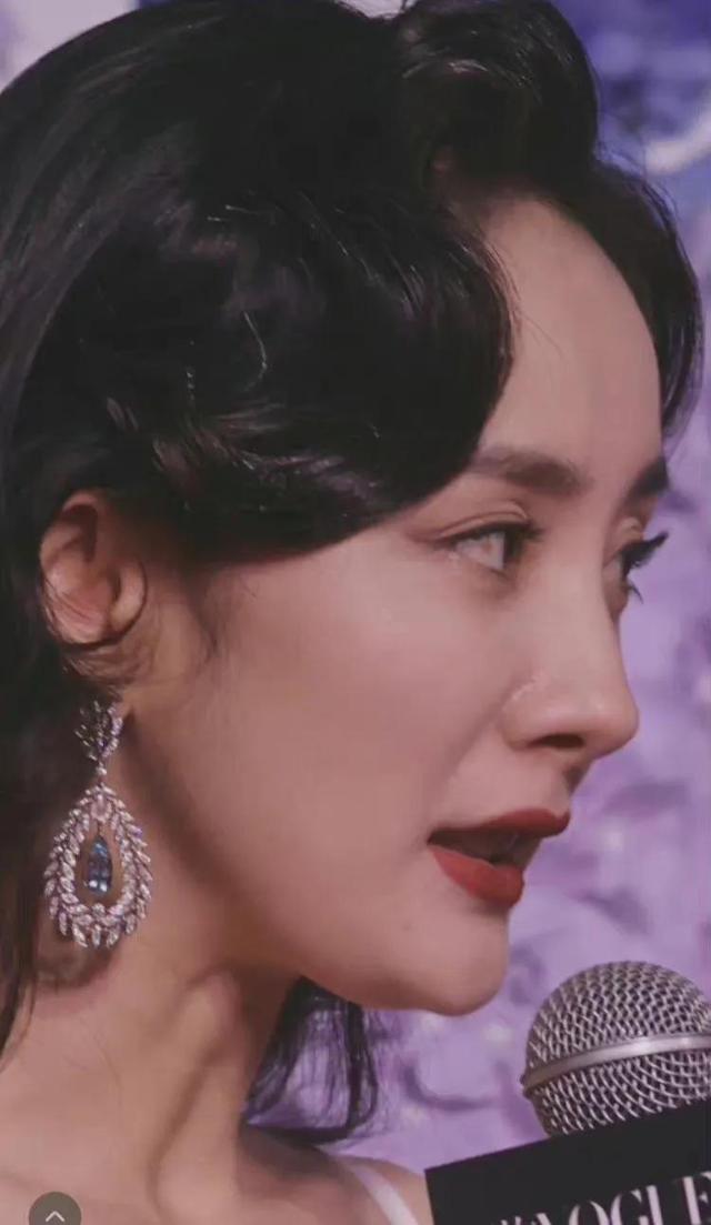 杨幂|杨幂的身材有多炸？我承认我馋了