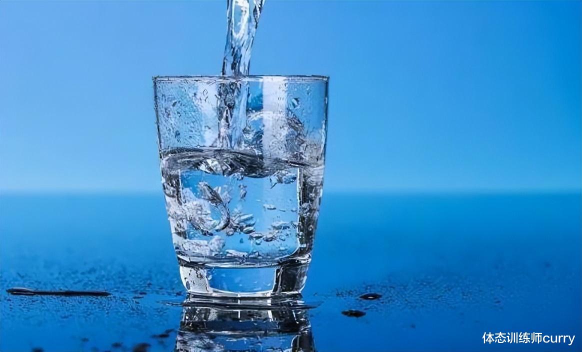 医生|早上空腹喝水的人,或比不吃早餐的人危害更大?