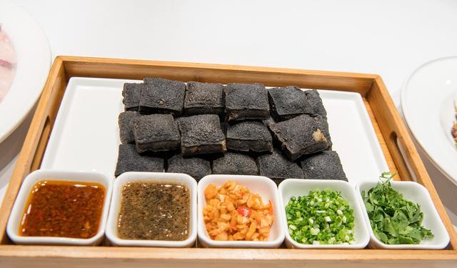 |400多年的长沙火宫殿，摇身变成网红景区，吃喝玩乐让人流连忘返