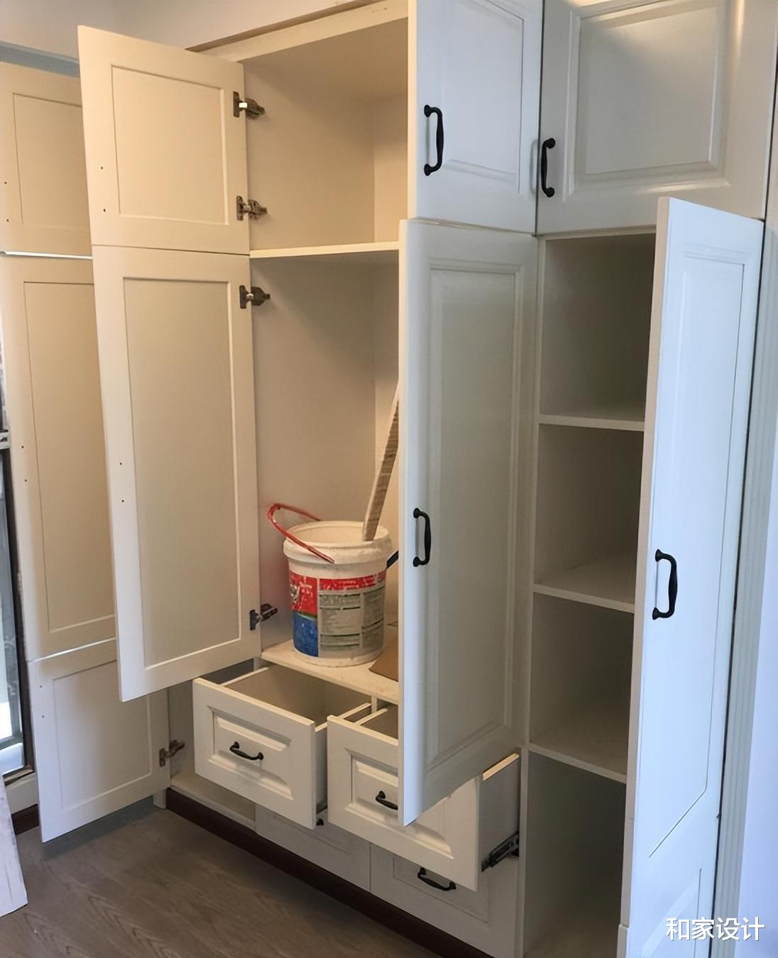 装修打柜子是全屋定制好?还是木工打柜子好?